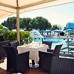 Hotel Park Ermitage & 4*